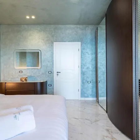 The View Luxury Penthouse Appartamento Sarandë