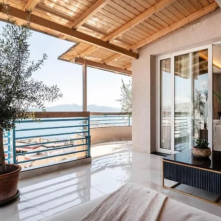 The View Luxury Penthouse * Sarandë